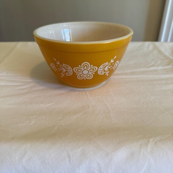 Vintage 1970's Pyrex Yellow Butterfly Flowers Mixing Bowl - Picture 2 of 4